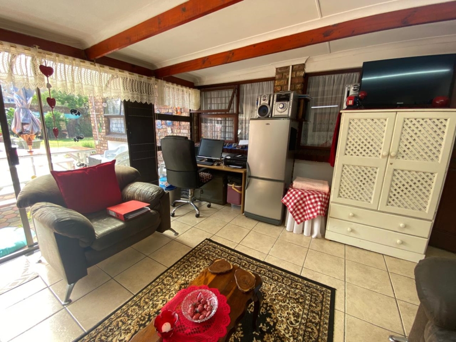 3 Bedroom Property for Sale in Deoville Park Western Cape